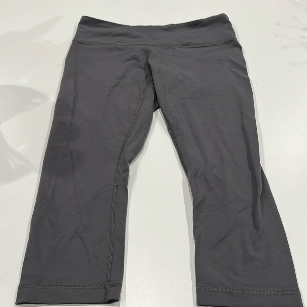 Lululemon gray capris